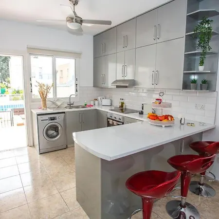 Estea - Melina's Tranquil Oasis By The Pool Paphos
