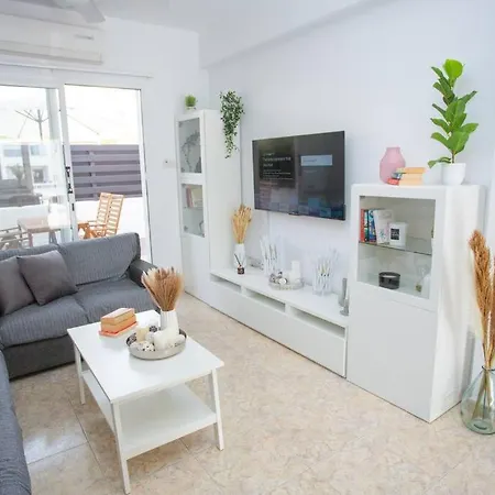 Apartment Estea - Melina's Tranquil Oasis By The Pool Paphos