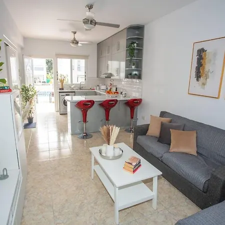 Apartment Estea - Melina's Tranquil Oasis By The Pool Paphos