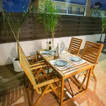 Estea - Melina's Tranquil Oasis By The Pool Daire Pafos